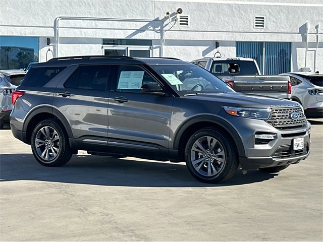 Certified 2022 Ford Explorer XLT w/ Equipment Group 202A image 3