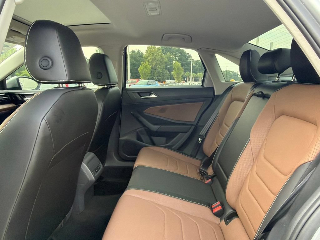 Used 2025 Volkswagen Jetta SEL FWD image 16