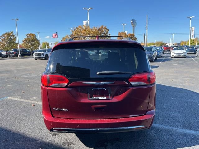 Used 2020 Chrysler Pacifica Touring-L image 4