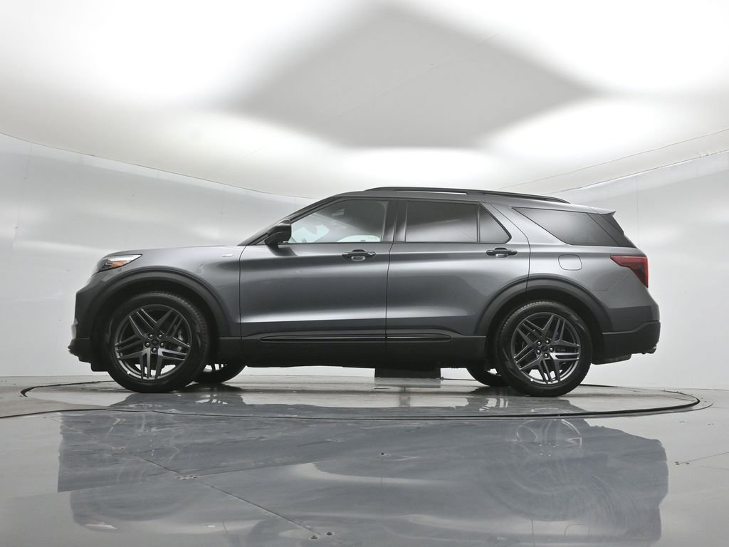 Certified 2024 Ford Explorer ST-Line w/ Class IV Trailer Tow Package RWD image 7
