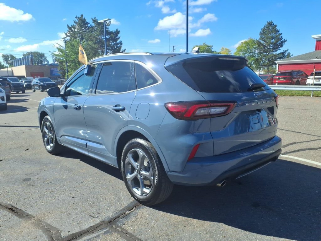 Certified 2024 Ford Escape ST-Line w/ Tech Pack #1 AWD/4WD image 9