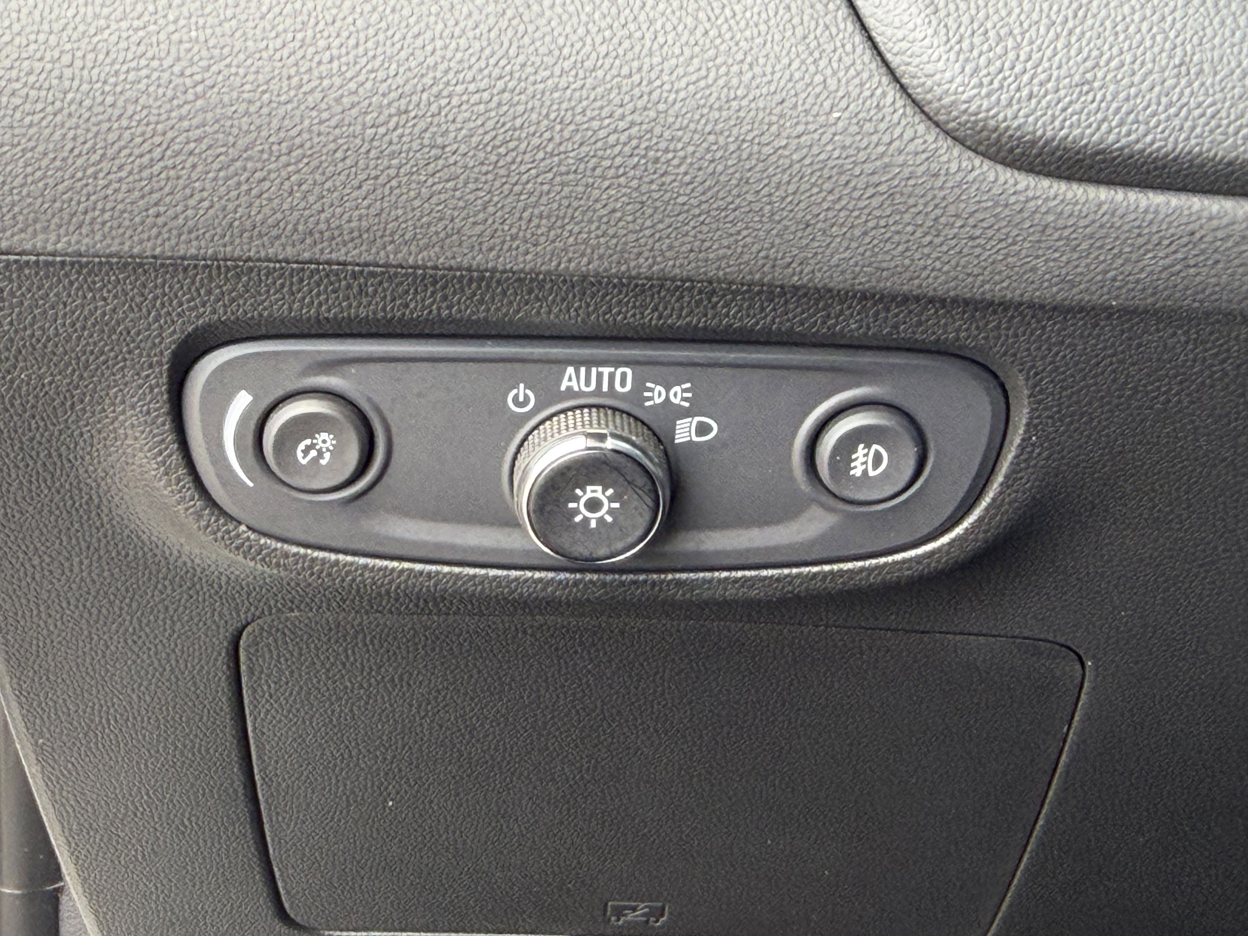 Used 2023 Buick Encore GX Essence w/ Experience Buick Package FWD image 24