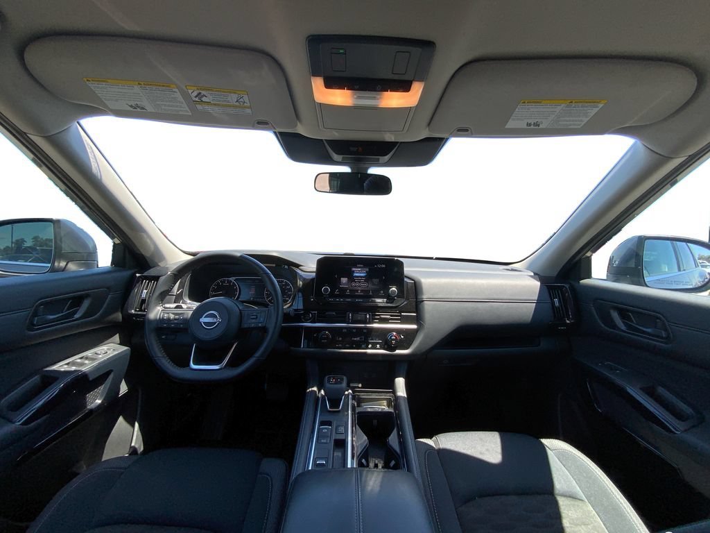 Used 2025 Nissan Pathfinder SV FWD image 13