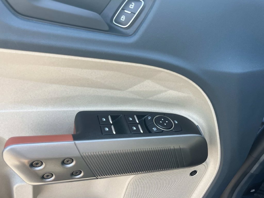 Certified 2025 Ford Maverick Lariat w/ 4K Tow Package AWD/4WD image 32