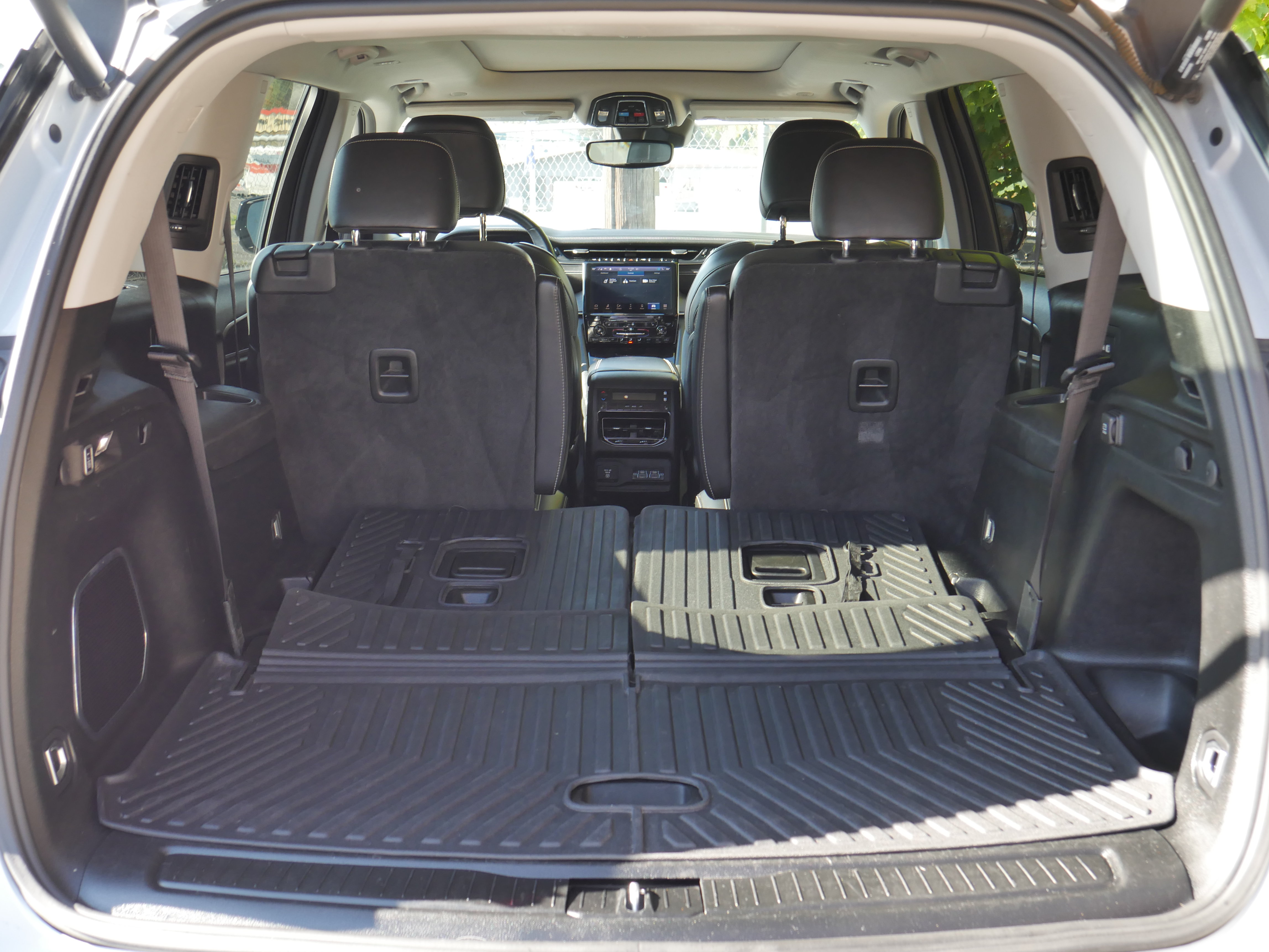 Used 2021 Jeep Grand Cherokee L Limited AWD/4WD image 25