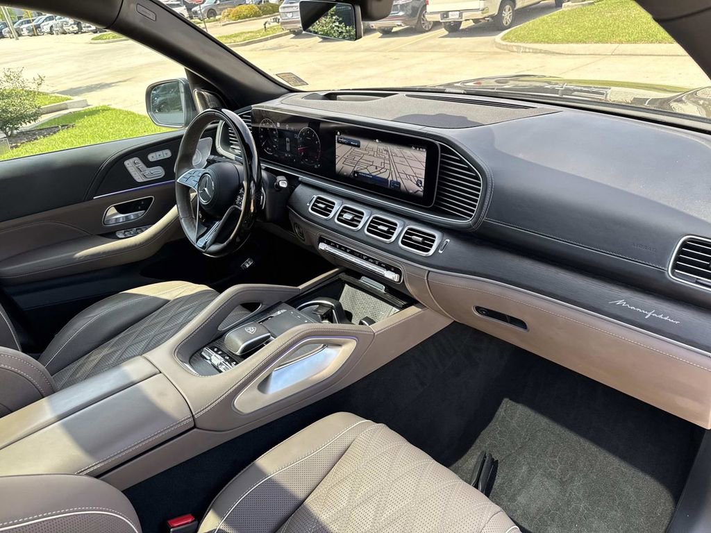 Used 2025 Mercedes-Benz Maybach GLS 600 4MATIC image 13