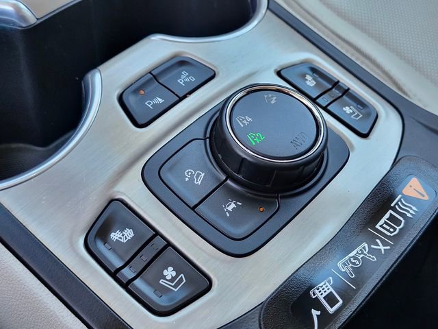 Used 2019 GMC Terrain Denali w/ Advanced Safety Package AWD/4WD image 27