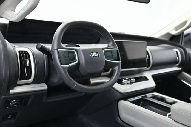 Certified 2025 Ford Expedition Active AWD/4WD image 16