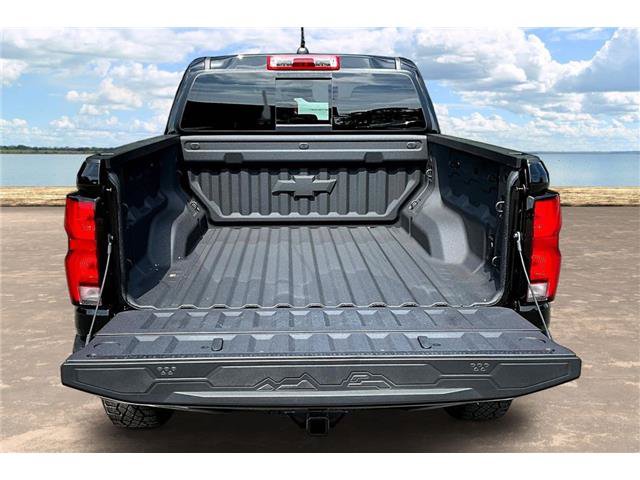 Used 2025 Chevrolet Colorado ZR2 w/ Technology Package AWD/4WD image 9
