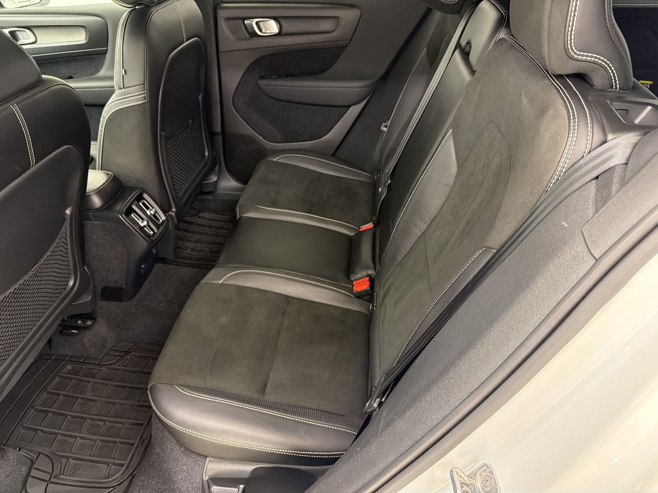 Used 2019 Volvo XC40 T5 R-Design AWD/4WD image 22