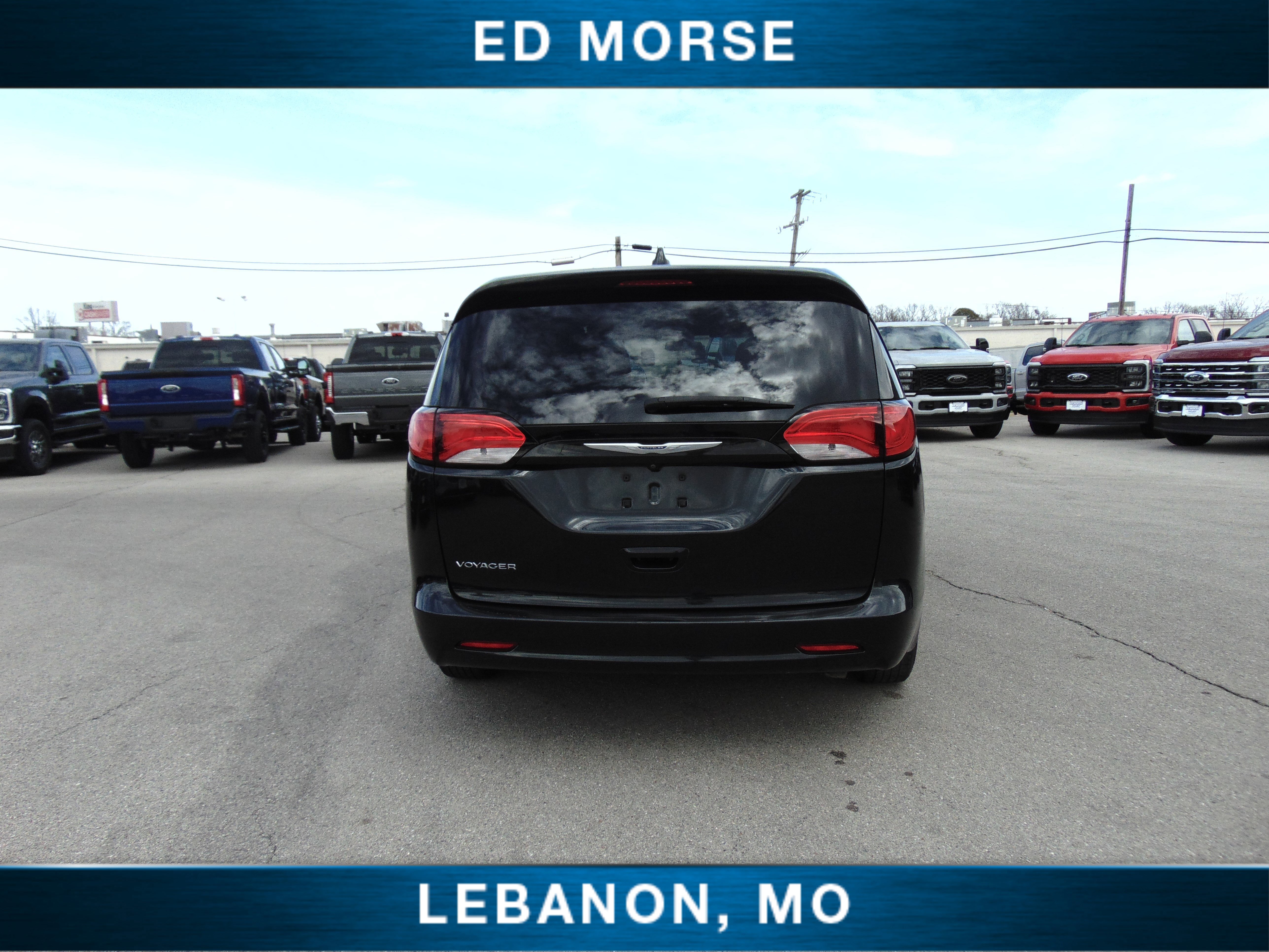 Used 2020 Chrysler Voyager LX image 4