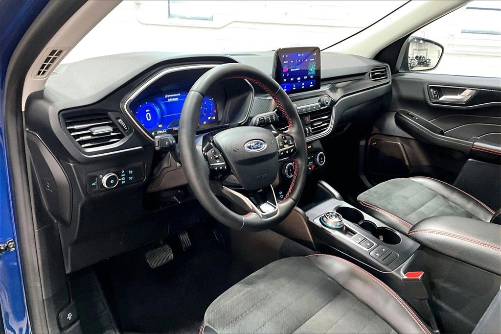 Certified 2022 Ford Escape SEL w/ SEL Stealth AWD Package image 13