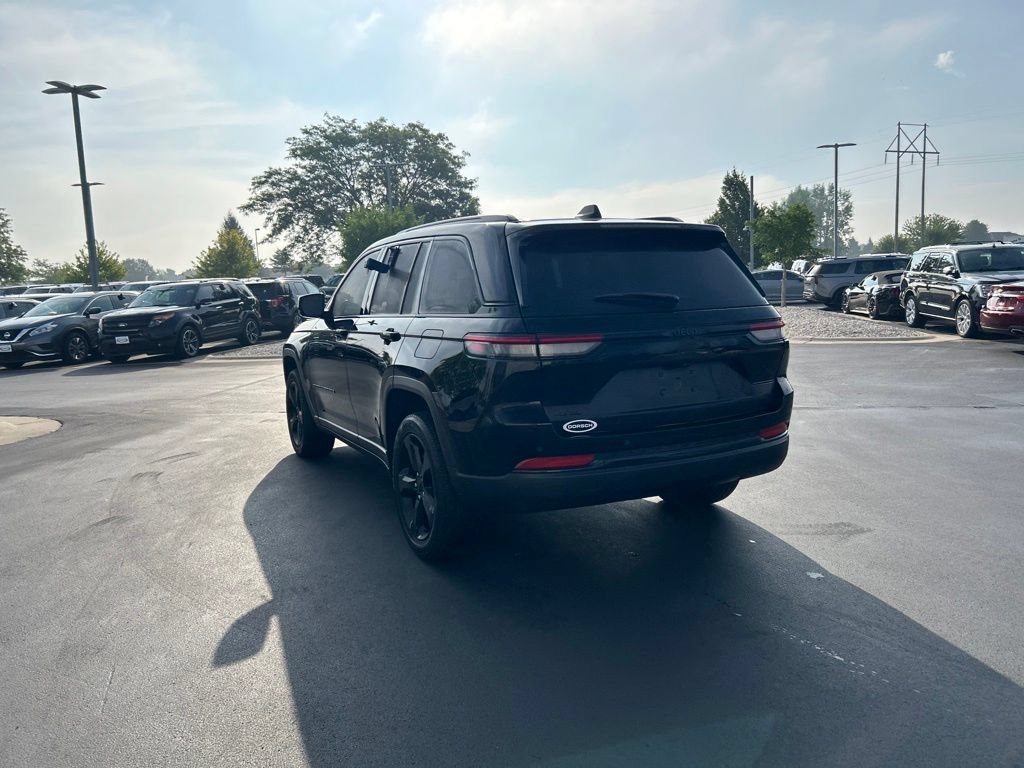 Used 2023 Jeep Grand Cherokee Altitude AWD/4WD image 9
