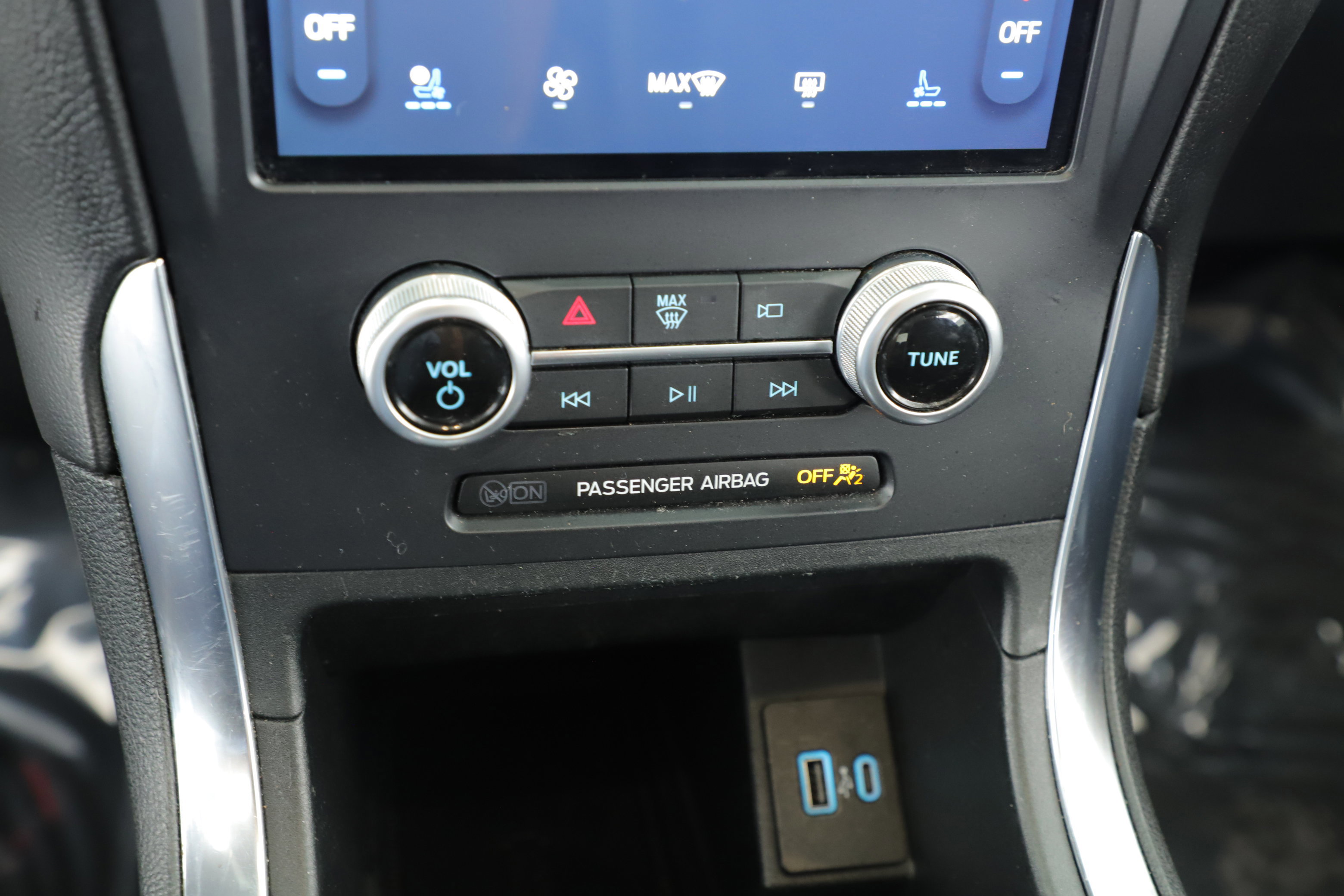 Certified 2022 Ford Edge Titanium w/ Equipment Group 301A image 15