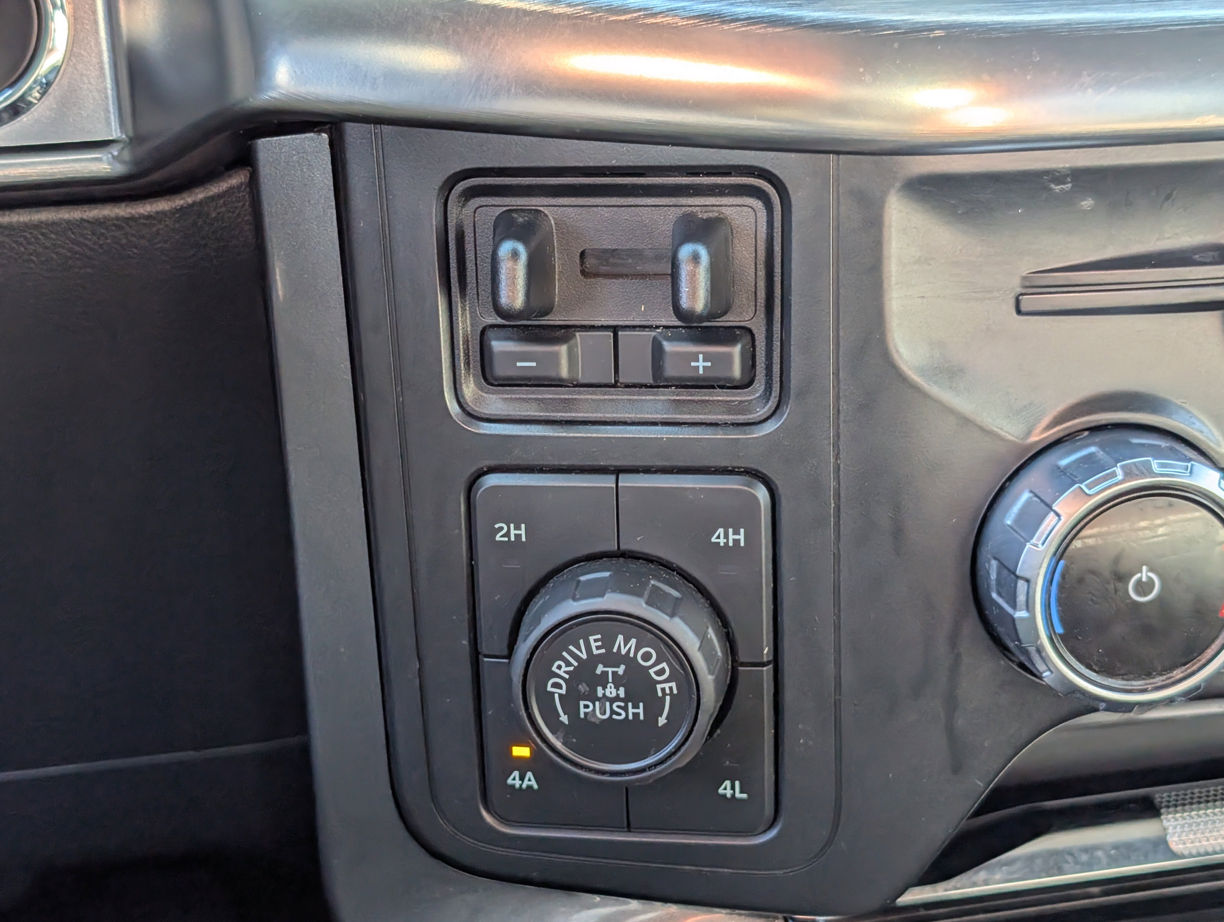 Certified 2022 Ford F150 Lariat w/ Equipment Group 502A High image 26