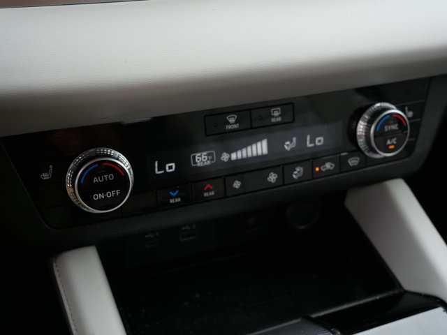Used 2024 Mitsubishi Outlander SEL AWD/4WD image 25