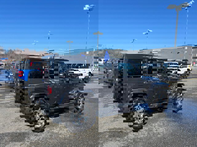 Used 2017 Jeep Wrangler Unlimited Sahara w/ Dual Top Group image 5