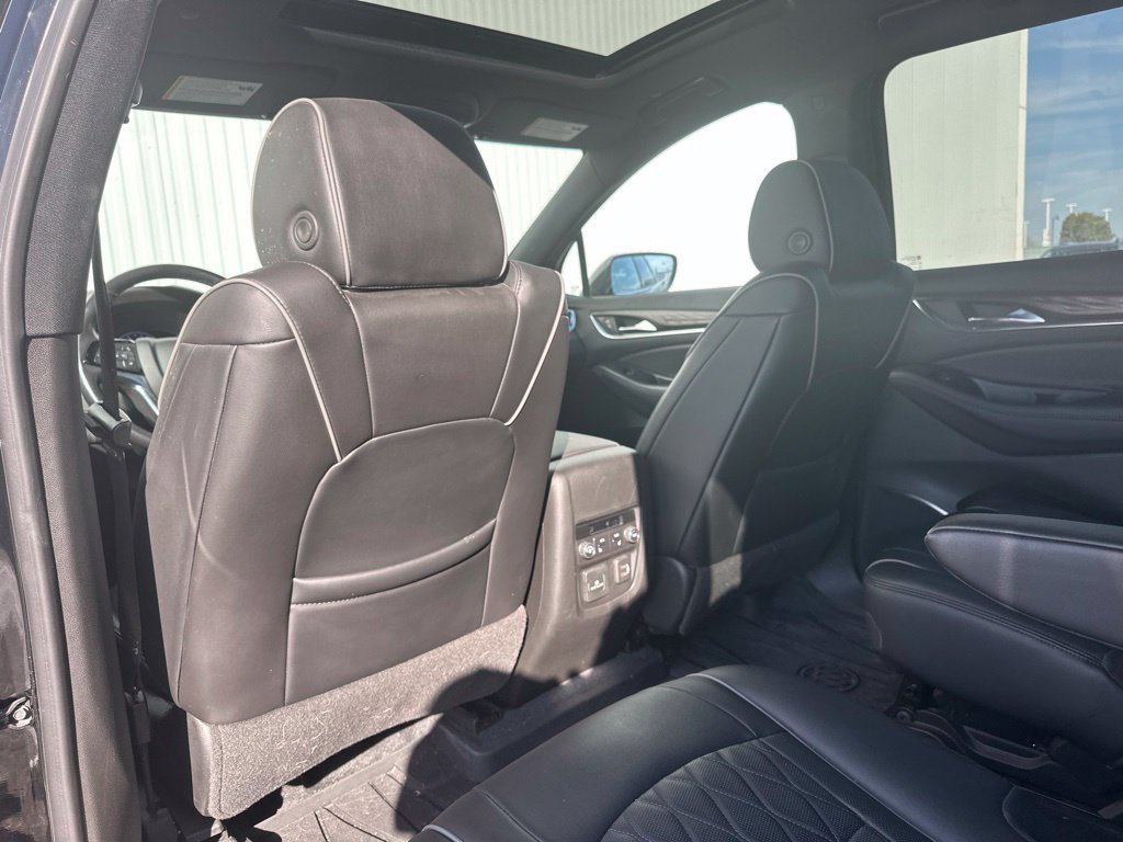 Used 2022 Buick Enclave Avenir w/ Avenir Technology Package AWD/4WD image 19