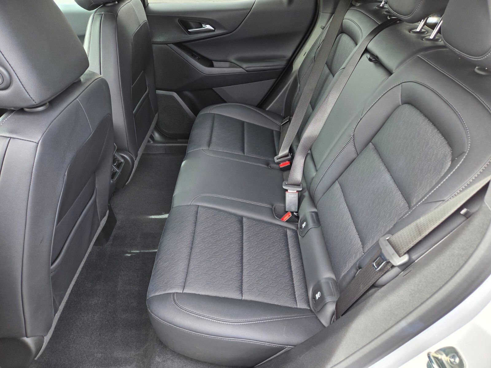 Used 2025 Chevrolet Equinox LT w/ Convenience Package II image 11