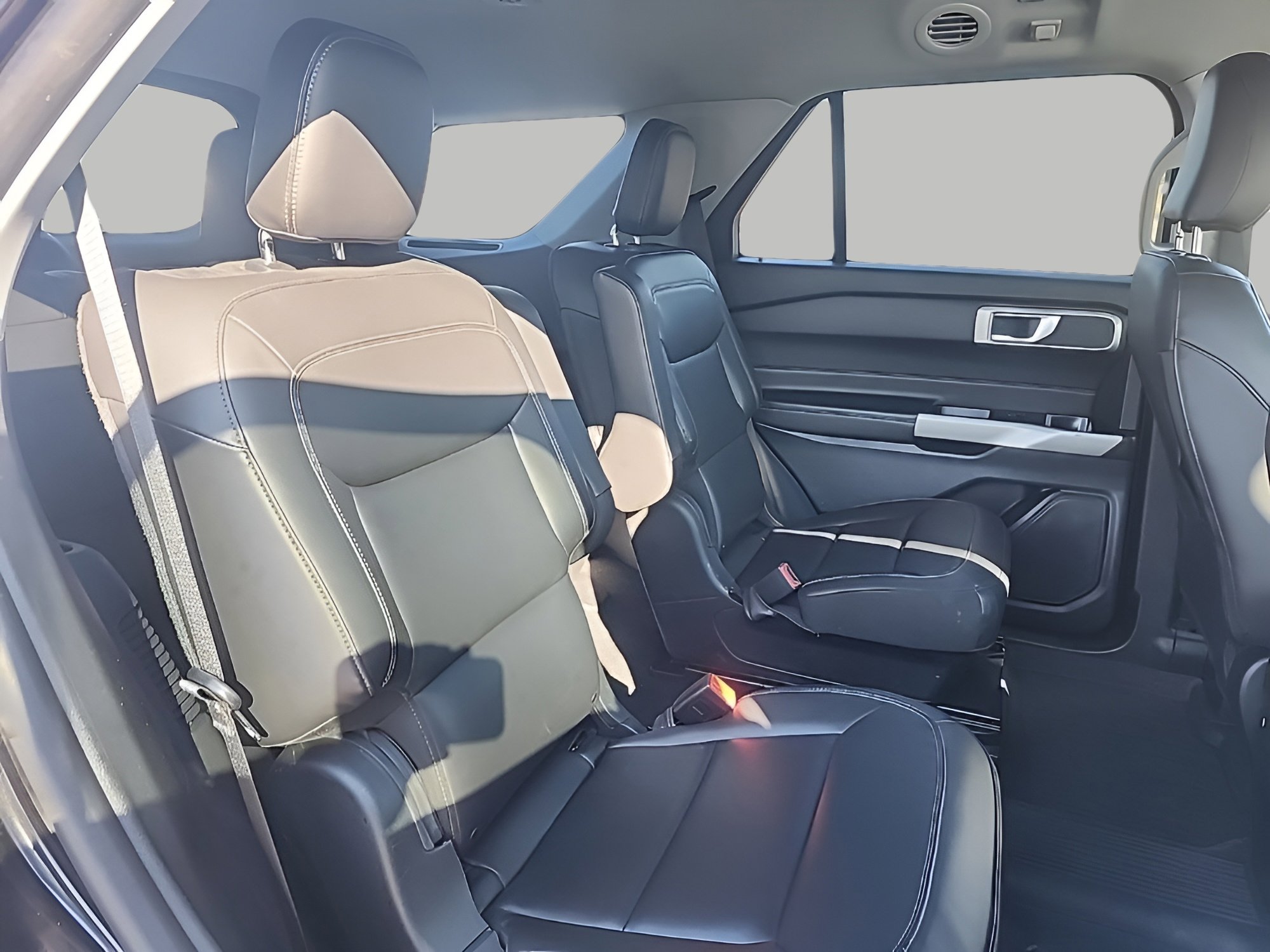 Certified 2023 Ford Explorer XLT w/ Equipment Group 202A image 7