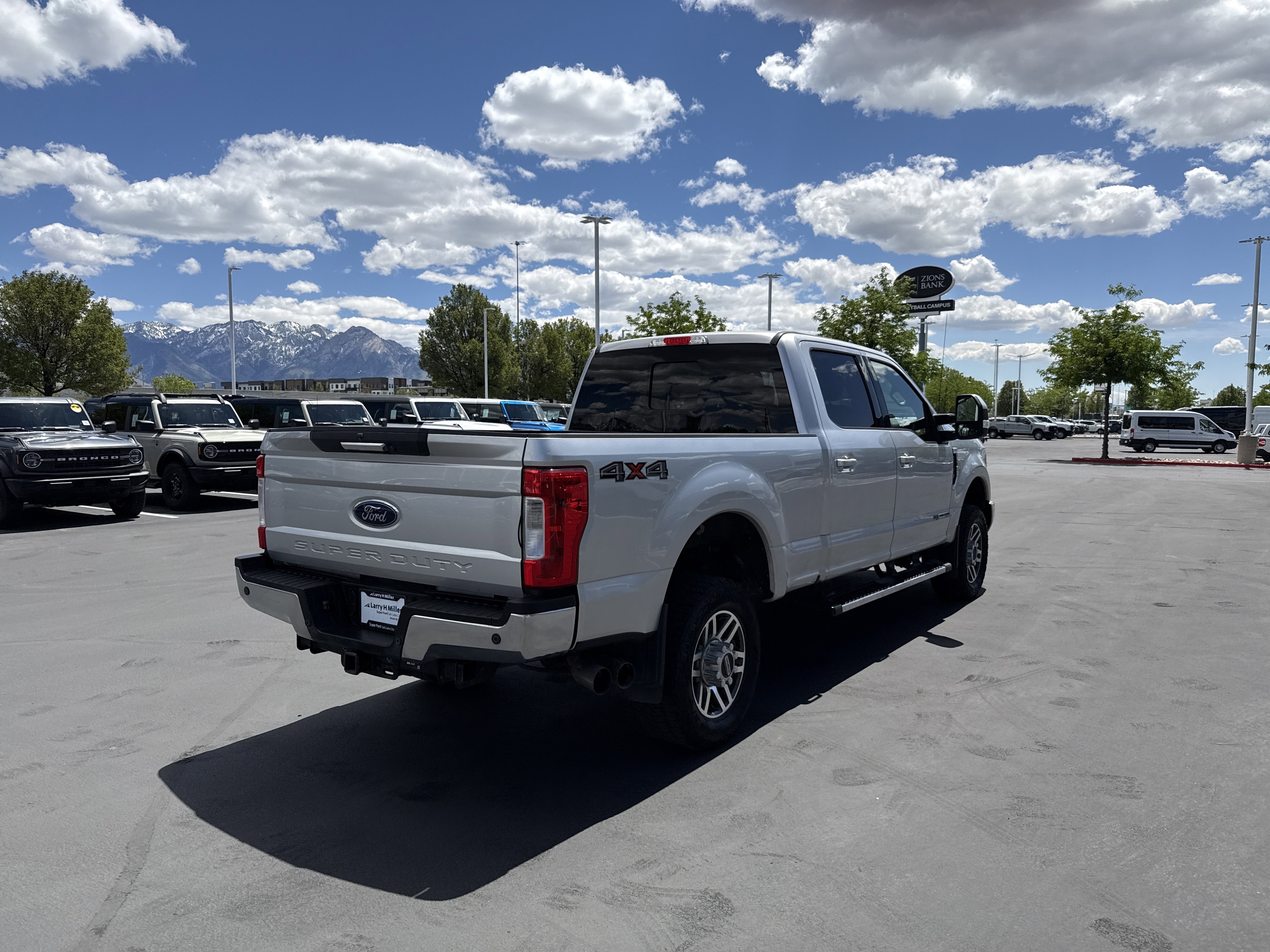 Certified 2019 Ford F350 Lariat w/ Camper Package AWD/4WD image 6