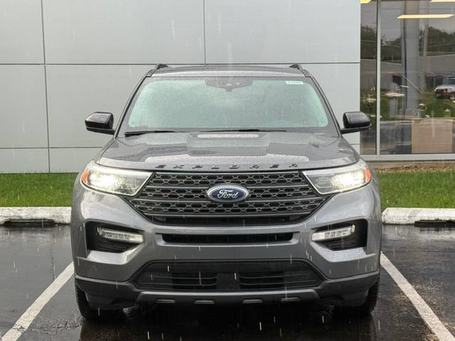 Certified 2024 Ford Explorer XLT w/ Equipment Group 202A AWD/4WD image 3