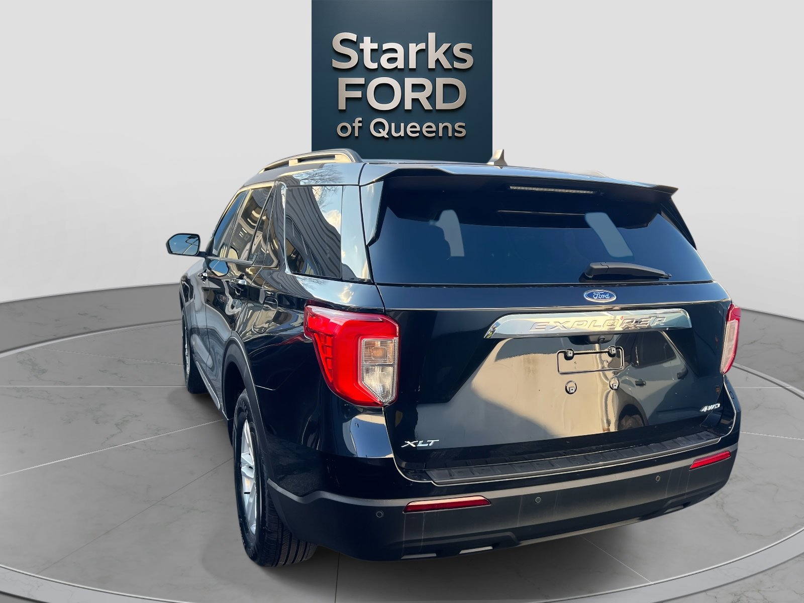 Certified 2022 Ford Explorer XLT image 2