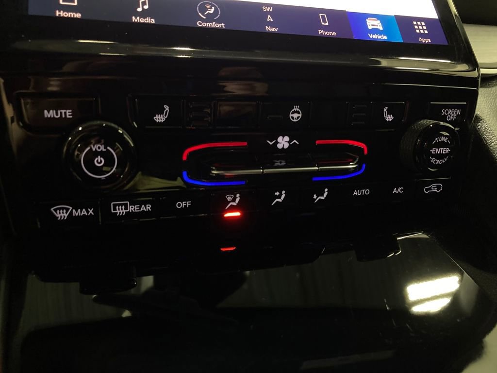 Used 2025 Jeep Grand Cherokee L Limited w/ Black Appearance Package image 24