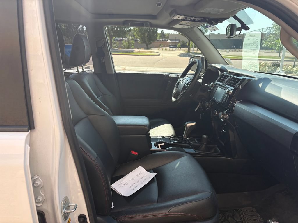 Used 2018 Toyota 4Runner SR5 AWD/4WD image 30