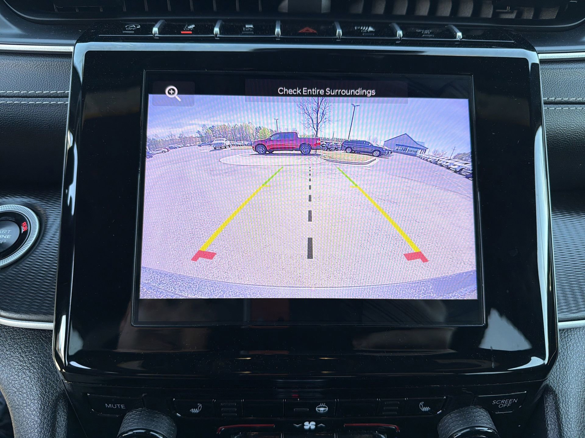 Used 2025 Jeep Grand Cherokee Altitude image 4