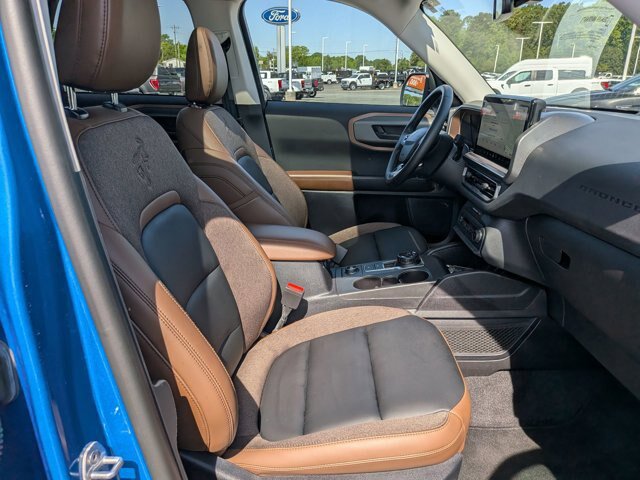 Certified 2025 Ford Bronco Sport Outer Banks w/ Outer Banks Tech Package+ AWD/4WD image 36