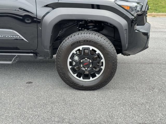 Used 2025 Toyota Tacoma TRD Off-Road w/ TRD Off Road Upgrade Package AWD/4WD image 8