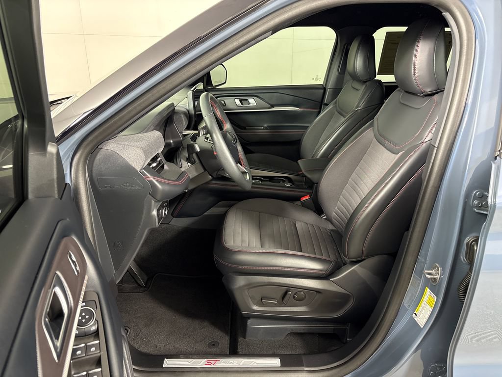 Certified 2025 Ford Explorer ST-Line RWD image 30