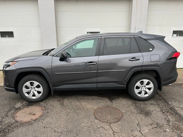 Used 2024 Toyota RAV4 LE AWD/4WD image 3