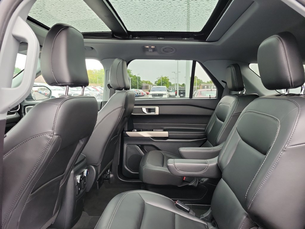 Certified 2022 Ford Explorer XLT w/ Equipment Group 202A AWD/4WD image 14
