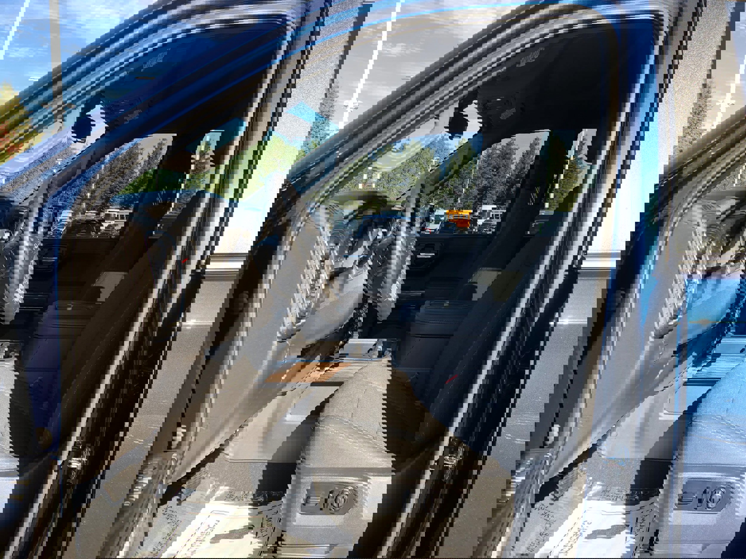 Used 2021 Chevrolet Silverado 1500 LT Trail Boss w/ Convenience Package II image 21