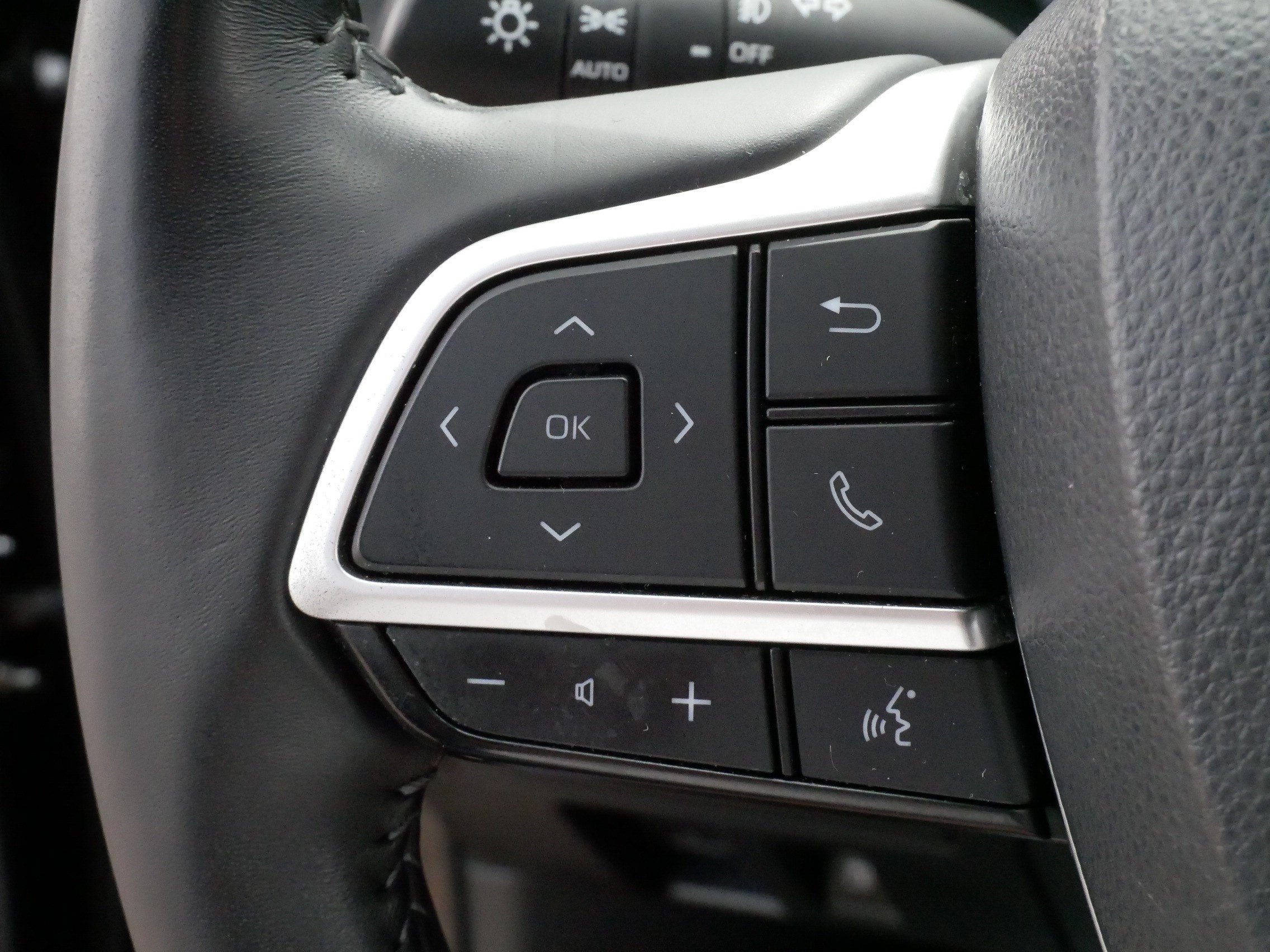 Used 2023 Toyota Highlander XLE AWD/4WD image 26