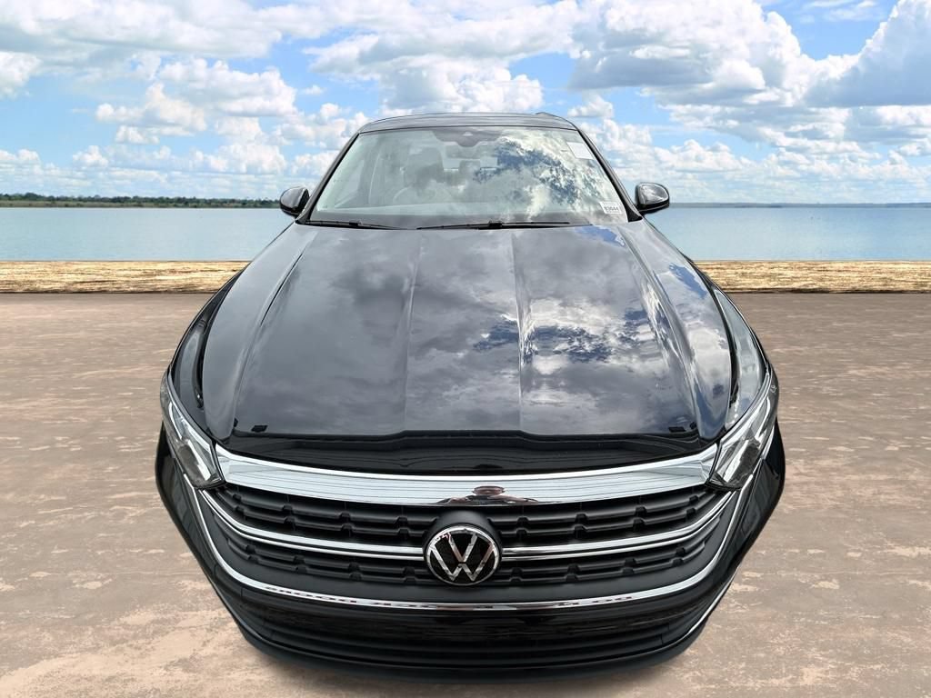 Used 2023 Volkswagen Jetta SE FWD image 2