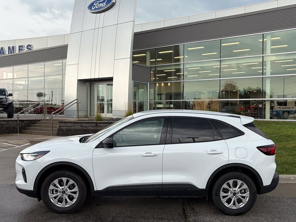 Certified 2025 Ford Escape Active AWD/4WD image 3