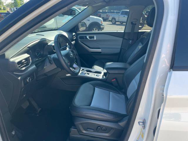 Certified 2024 Ford Explorer XLT w/ Equipment Group 202A AWD/4WD image 8