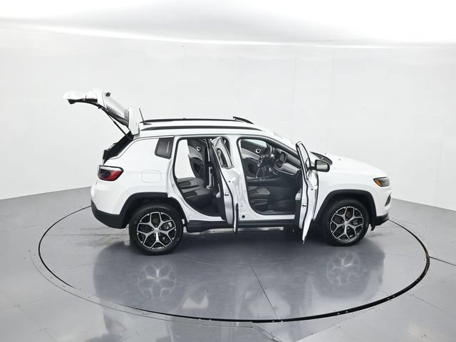 Used 2024 Jeep Compass Latitude AWD/4WD image 47