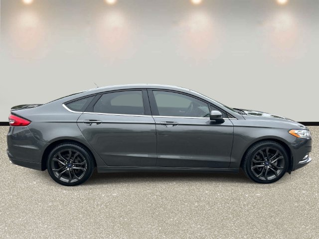 Certified 2018 Ford Fusion SE w/ Equipment Group 201A FWD image 4