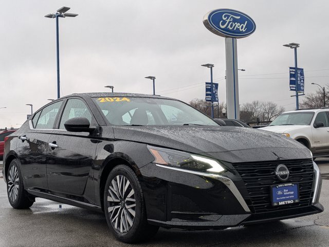 Used 2024 Nissan Altima 2.5 SV FWD image 2