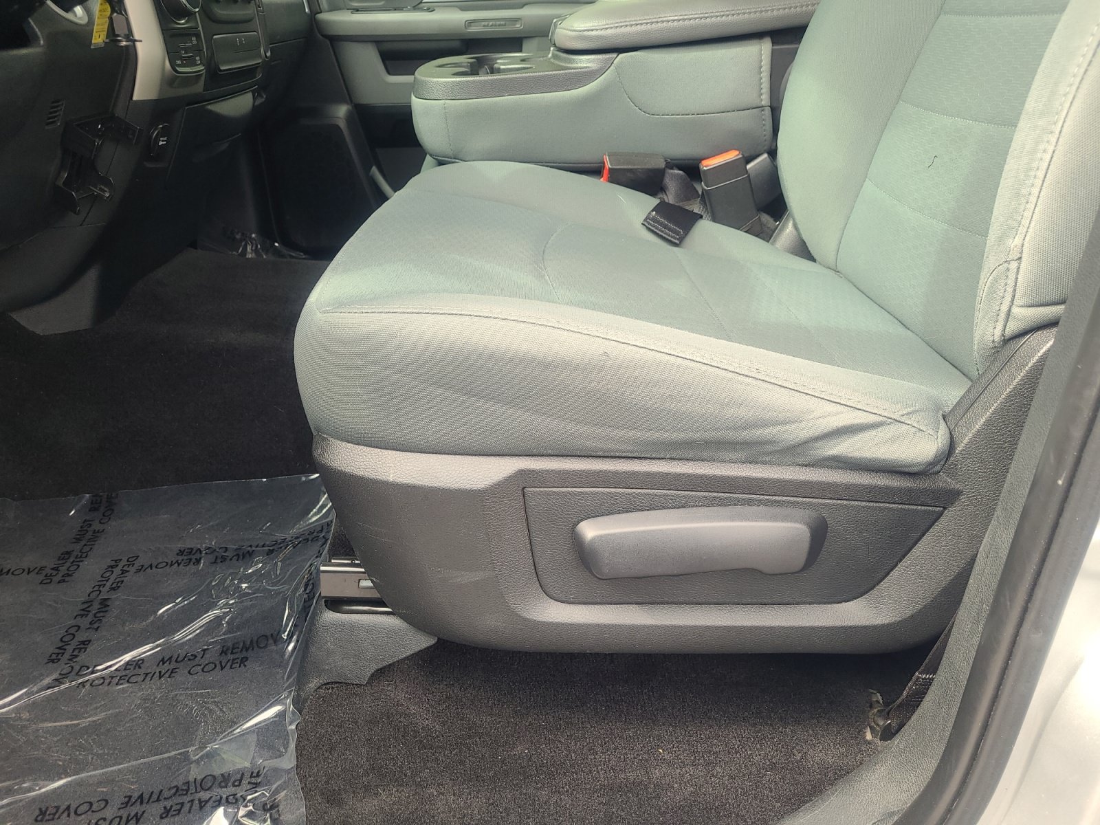 Used 2018 RAM 1500 Classic SLT AWD/4WD image 14