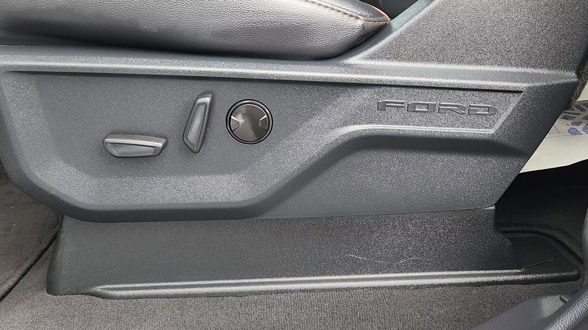 Certified 2025 Ford F250 Lariat AWD/4WD image 9