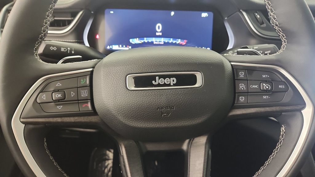 Used 2024 Jeep Grand Cherokee Limited AWD/4WD image 13