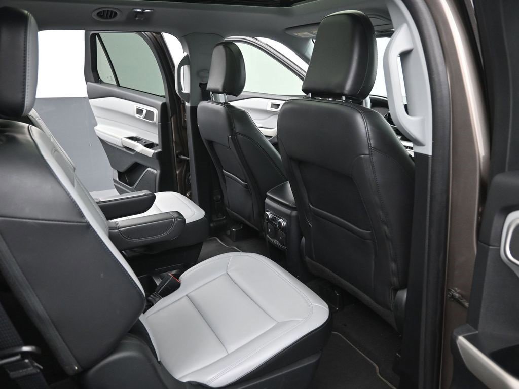 Certified 2021 Ford Explorer XLT w/ Equipment Group 202A image 17