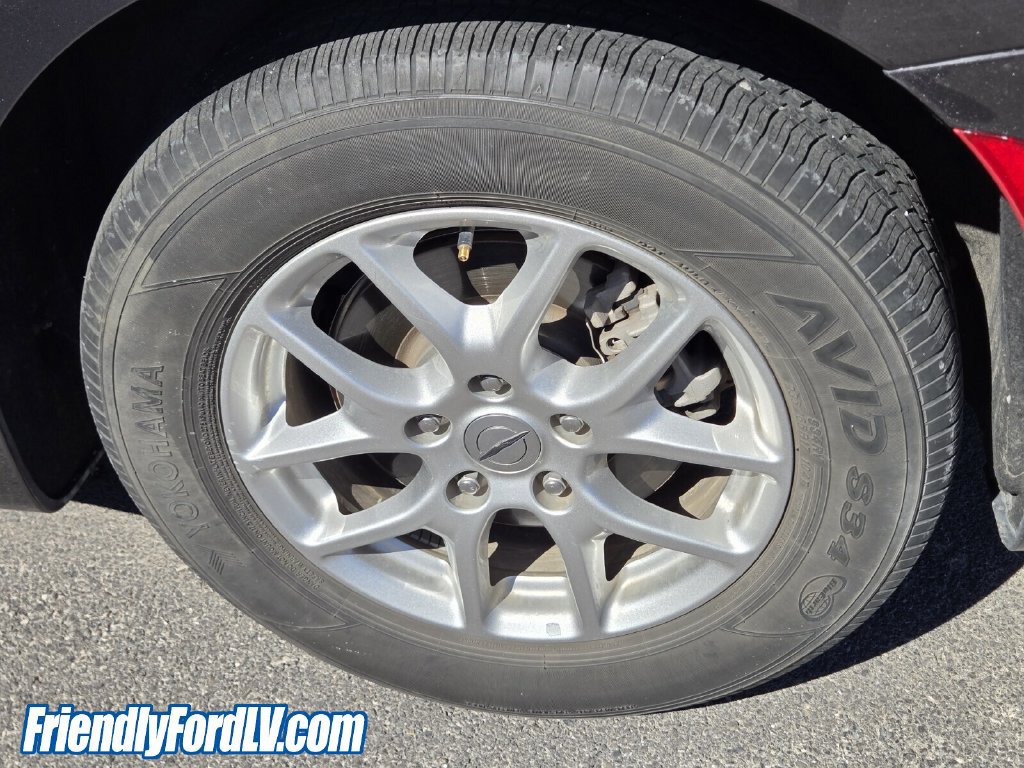 Used 2023 Chrysler Pacifica Touring-L FWD image 2