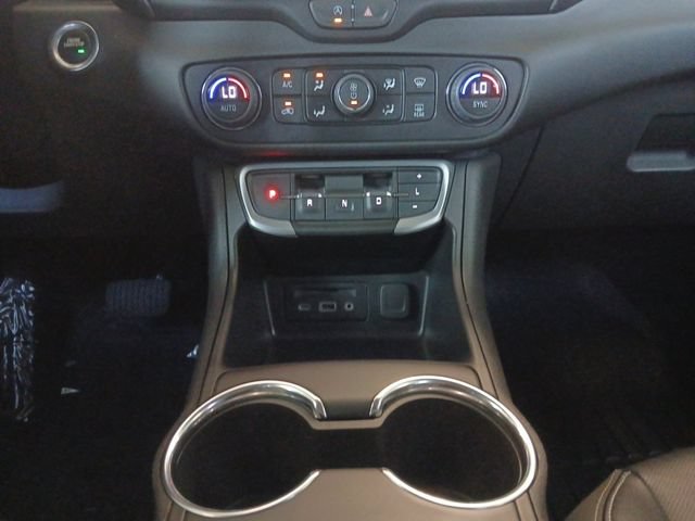 Used 2024 GMC Terrain SLT AWD/4WD image 4