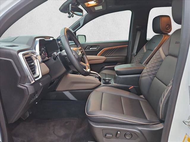Used 2025 GMC Canyon Denali AWD/4WD image 14
